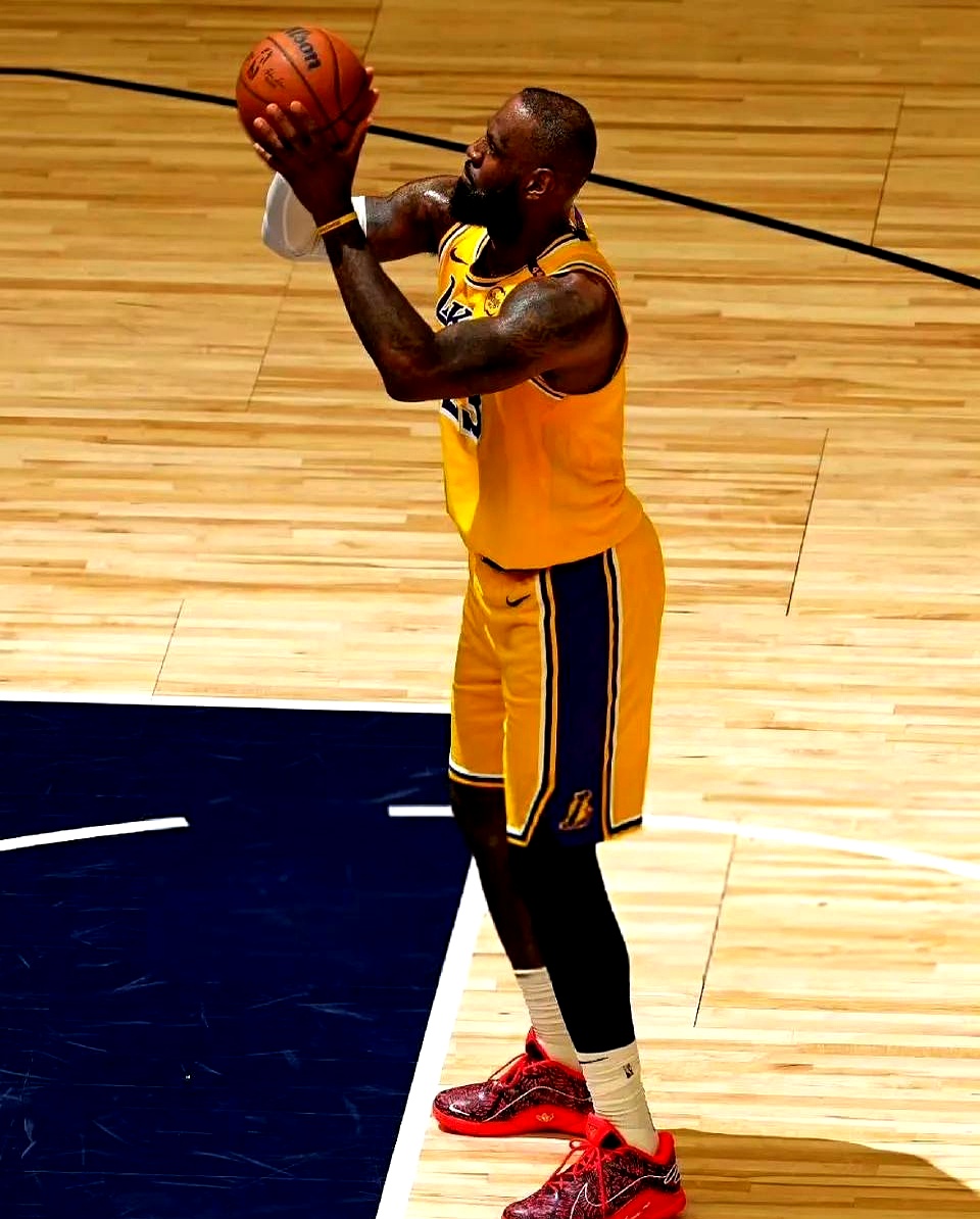 C7-德罗巴迎来十二赛季出色发挥，RNG观众热烈欢呼！