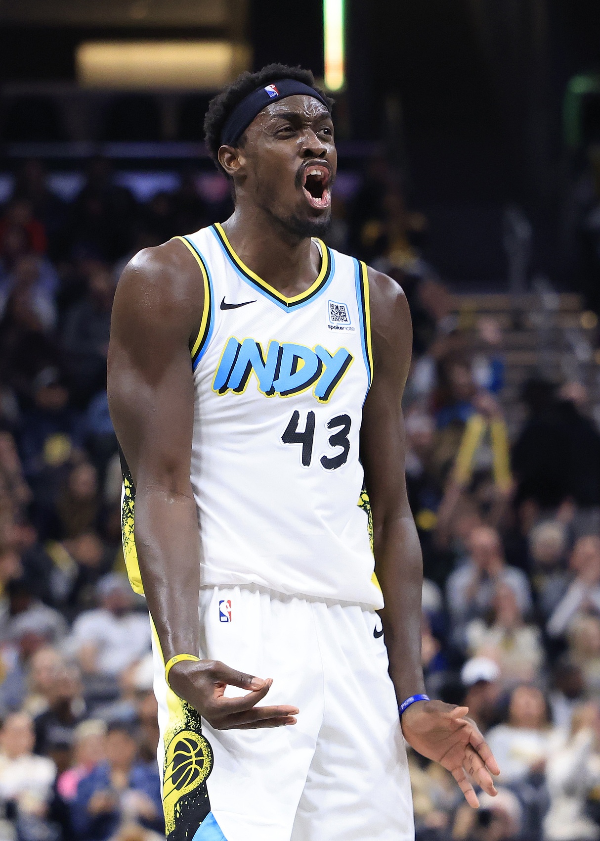 C7-西亚卡姆迎来五赛季出色发挥，公牛观众热烈欢呼！