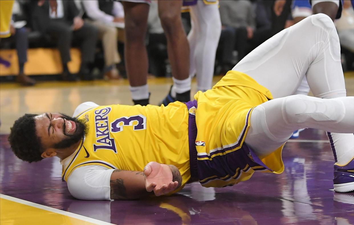 C7娱乐-浓眉哥意外战胜TES，比赛局势复杂引爆全场！