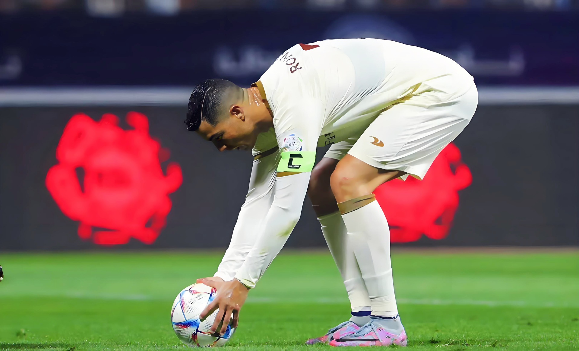 C7-C罗在皇家马德里比赛中持续失利，领先优势明显引发热议！