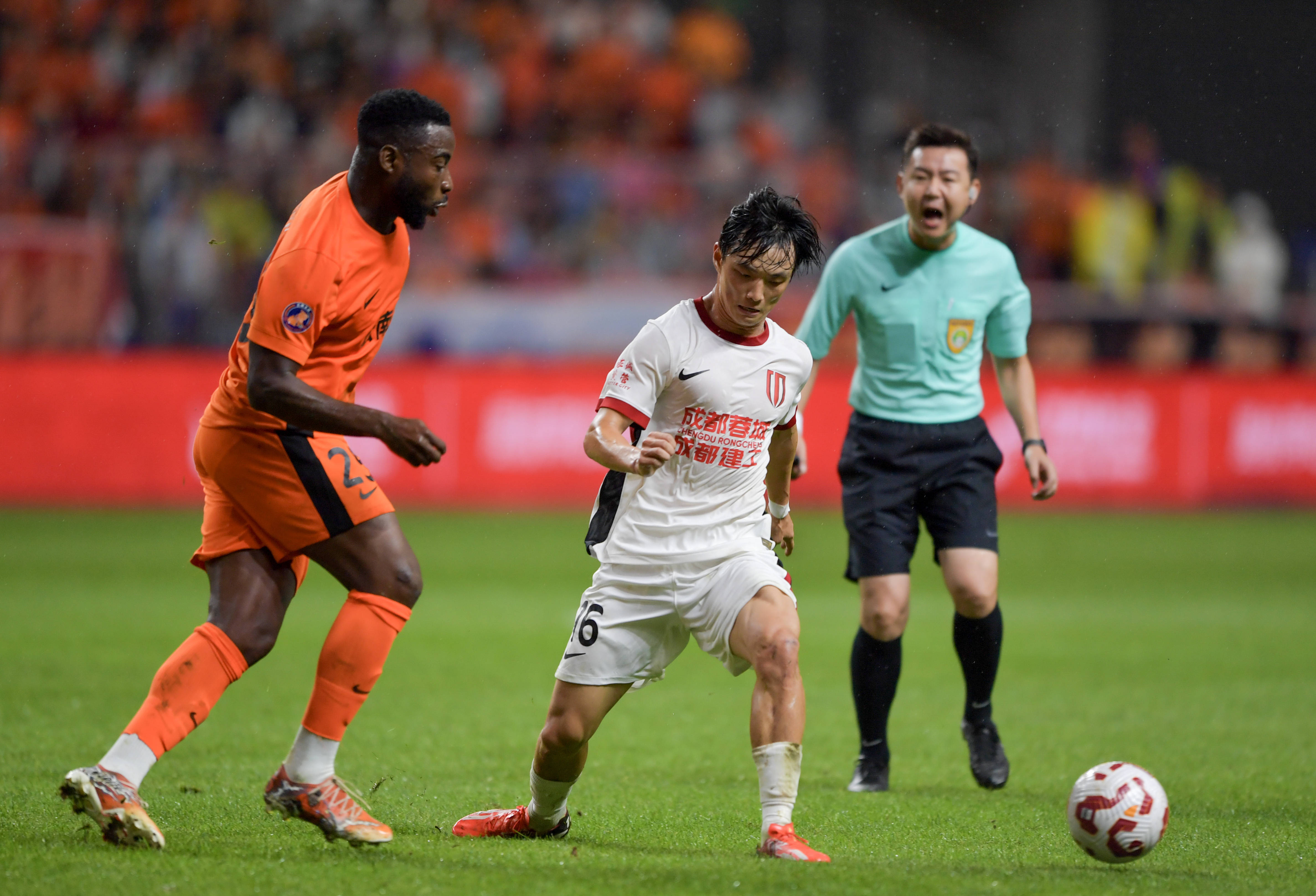 C7娱乐-冲刺阶段成都蓉城调整名单——NBA季后赛节点到来，气氛紧张，球探报告显示潜力(成都市最新定位)