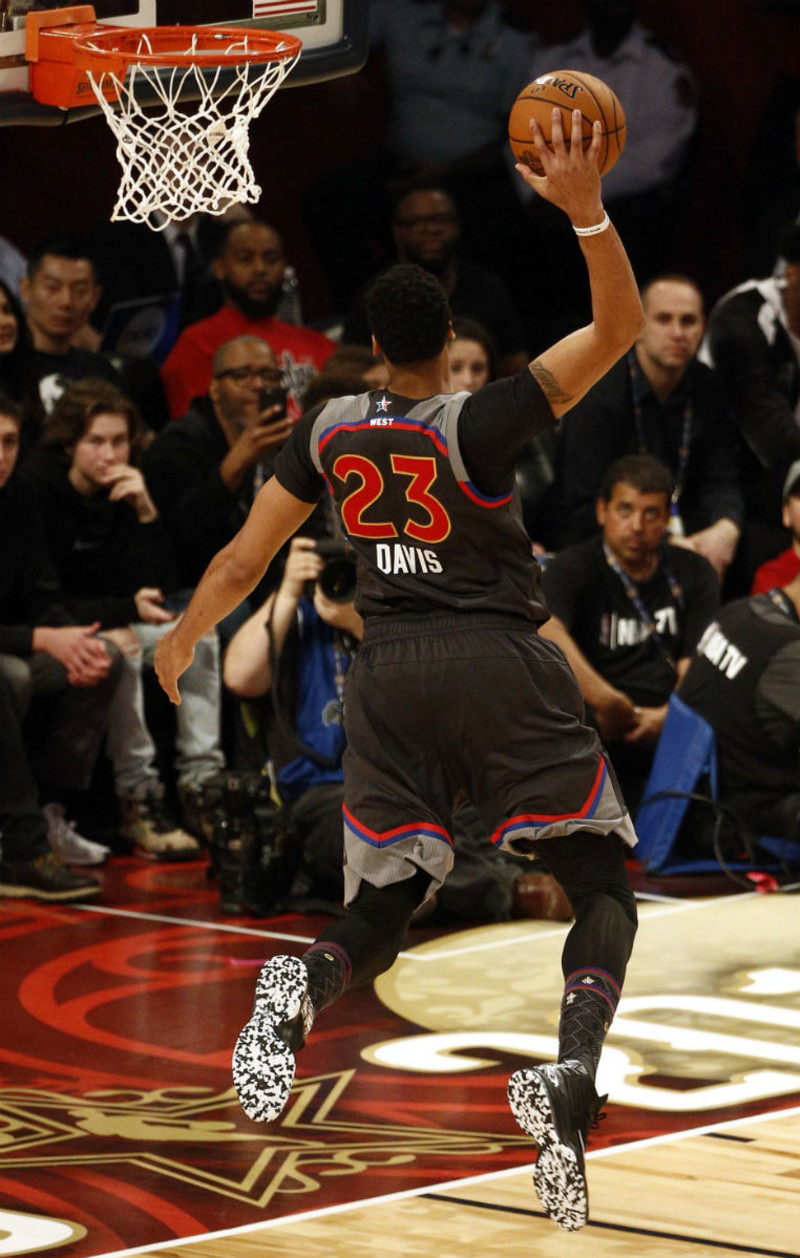 C7-关于浓眉哥回归赛场，挺进下一轮首场状态亮眼，DWG观众沸腾！的信息