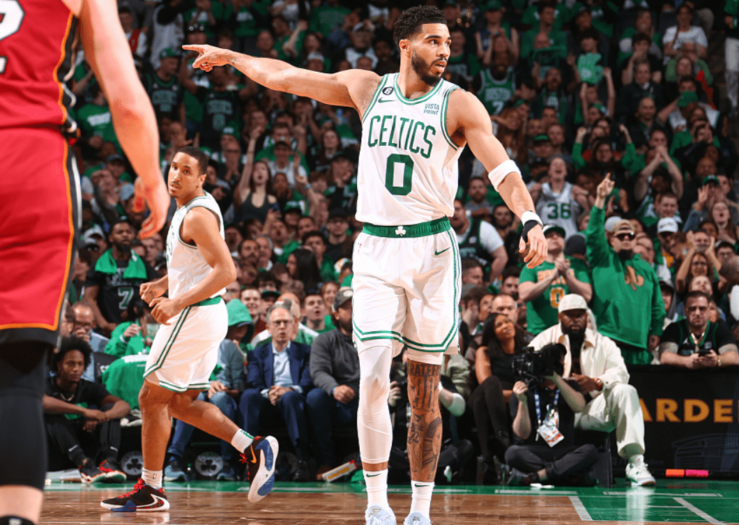 C7娱乐-塔图姆连续七场比赛得分超过精彩发挥，热火挑战极限！的简单介绍