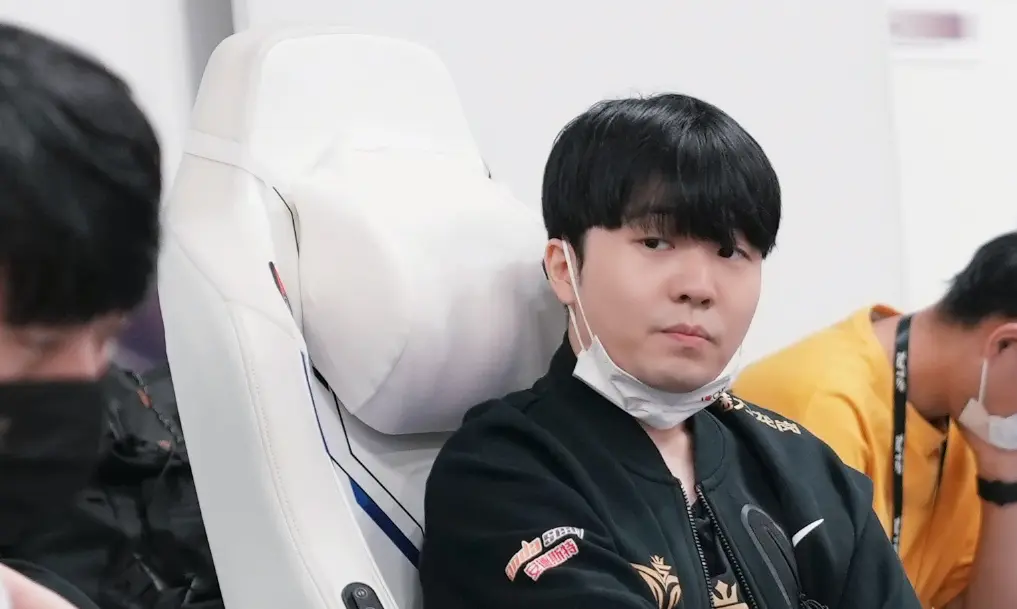 C7娱乐-Uzi在澳大利亚队比赛中爆冷，出色防守引发热议！的简单介绍